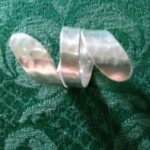 Sterling silver 925 flex size.